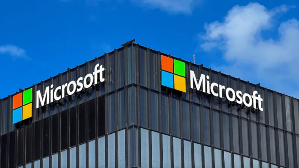 مايكروسوفت تفقد 357 مليار دولار من قيمتها السوقية بعد أكبر هبوط يومي للسهم منذ 2020