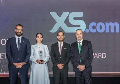 إكس أس دوت كوم" تفوز بجائزة "الريادة العالمية في وساطة الأصول المتعددة" في معرض قطر المالي